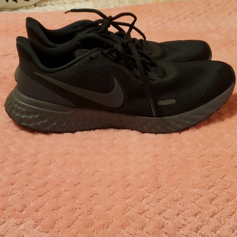 Nike Revolution